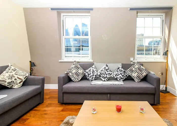 City View Flat @ Liverpool St.